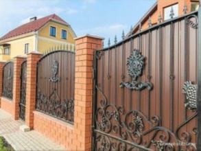 Кирпичный забор с ковкой  150 метров фото в Ашукино