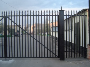 Сварные заборы с бетонированием столбов 12 метров фото в Ашукино